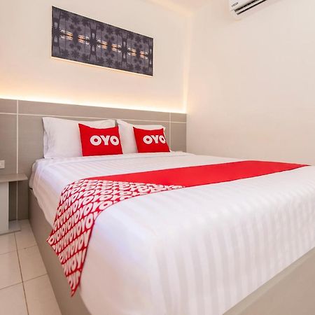 Oyo 328 Onion House Hotel Pantai Kata Luaran gambar